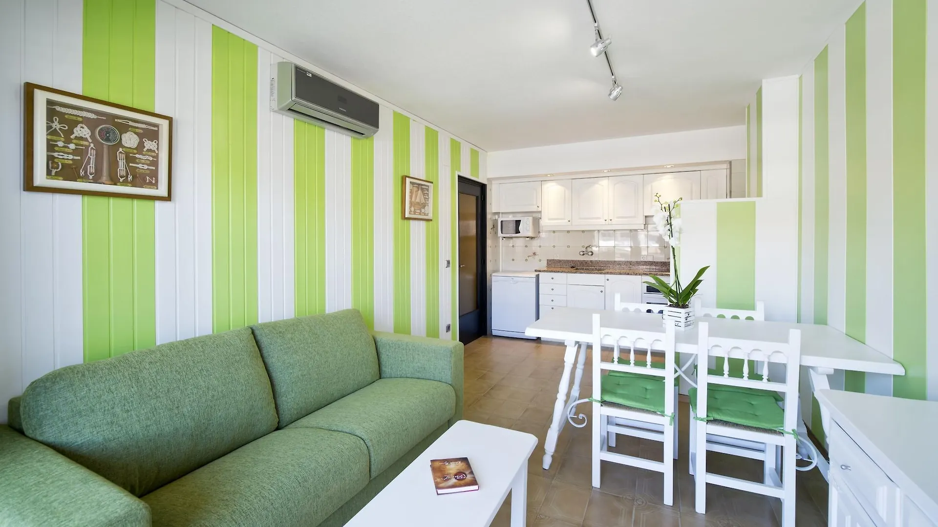 Salles Beach Apartments L'Estartit 0*,
